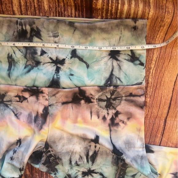 Women’s Onzie Legging Tye Dye Size L - Picture 4 of 6